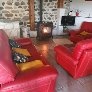 Au Pied Du Chapelas Le Plagnal