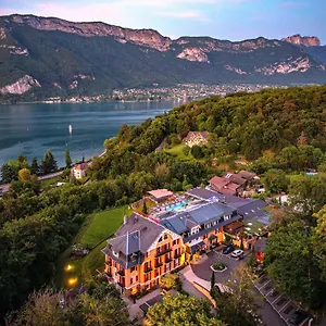 Hotel Les Trésoms Lake&spa